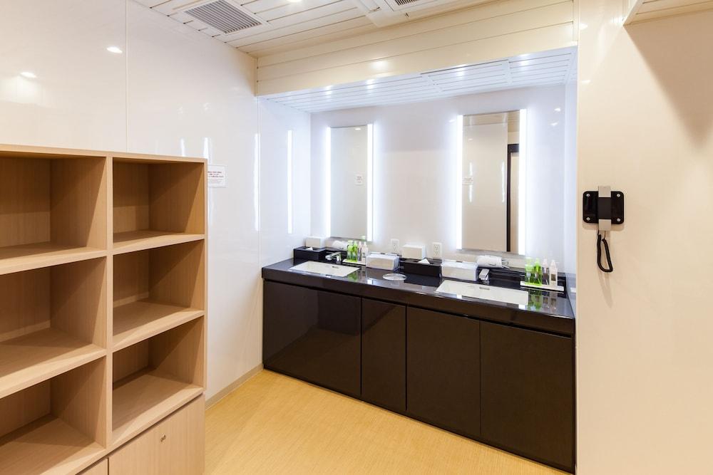 Y'S Hotel Shin Osaka Buitenkant foto